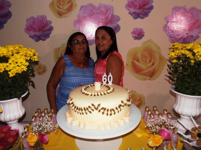 Fátima Batista reuniu familiares e amigos para comemorar seus 60 anos - Imagem 13