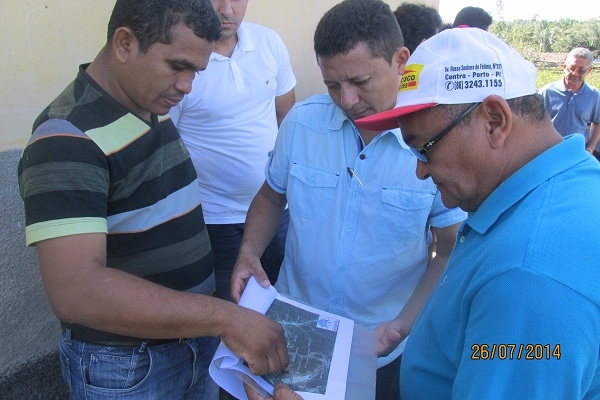 Prefeito Manin Geronço assina ordem de serviço da reconstrução da estrada da Comunidade Vila Boa Hora - Imagem 1