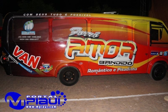 Cavalgada e festa em praça encerra o festejo de Passagem Franca Piauí  - Imagem 9