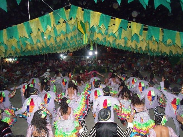 Secretária de Educação participa de festival junino