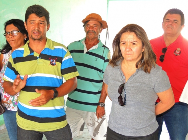 Em visita às comunidades, prefeita ouve e atende reivindicações - Imagem 14