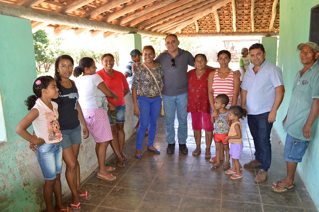 Prefeito Bernildo Val participa de encontro com moradores de assentamento na zona rural