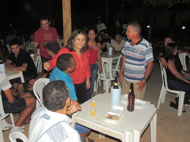 Em visita às comunidades, prefeita ouve e atende reivindicações - Imagem 7