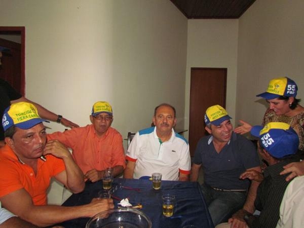 Prefeito Edílson Capote organiza reunião com autoridades e a população em geral - Imagem 12