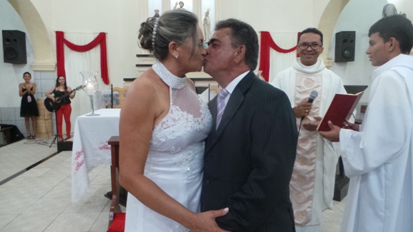 Vereador Lourival diz sim a amada Valdina 