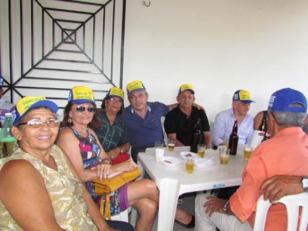 Prefeito Edílson Capote organiza reunião com autoridades e a população em geral - Imagem 39