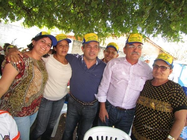 Prefeito Edílson Capote organiza reunião com autoridades e a população em geral - Imagem 19