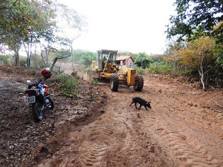 Prefeitura recupera estrada da região da Palmeira dos Soares