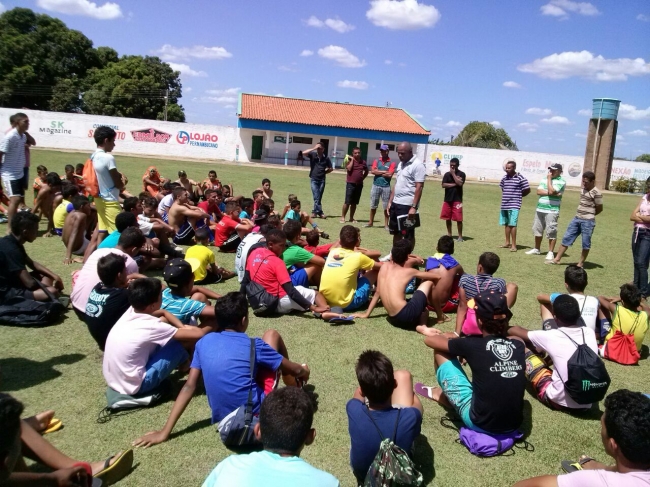 Jovens de Francinópolis participam de peneira do Vasco da Gama em Agua Branca - PI - Imagem 9