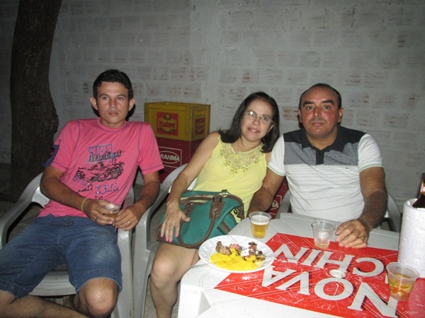 Manoel Neto oferece churrasco para familiares e amigos no seu mais novo empreendimento - Imagem 11