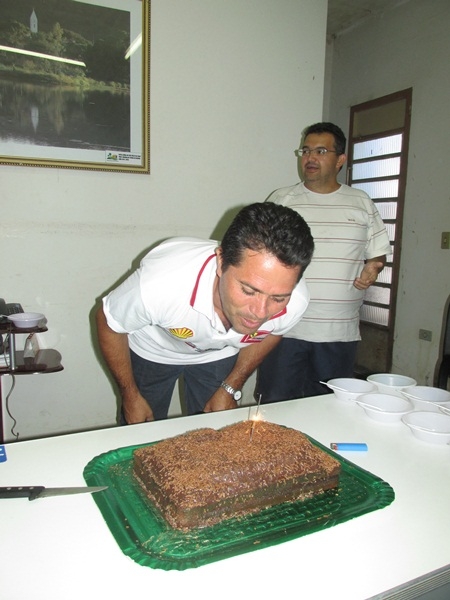 Secretário de Esporte - Ismael Guimarães ganha bolo de aniversário surpresa - Imagem 4