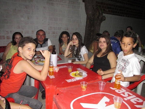 Manoel Neto oferece churrasco para familiares e amigos no seu mais novo empreendimento - Imagem 5