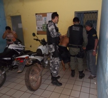 Polícia prende 06 envolvidos com trafico de drogas em Esperantina