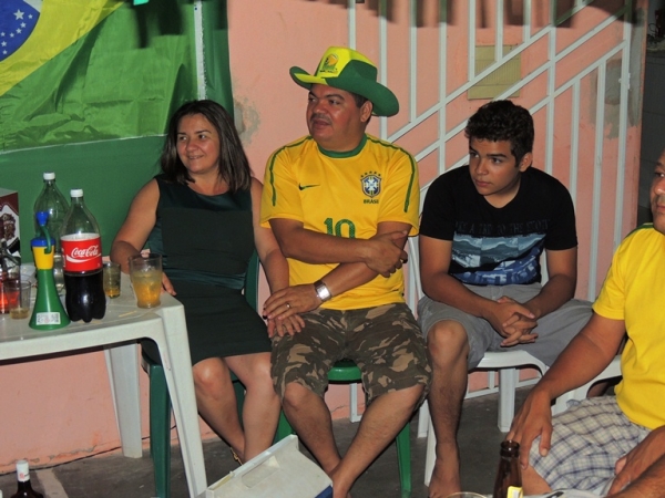 Vereador Chico Osmar recepciona familiares e amigos para assistirem jogo do Brasil - Imagem 6