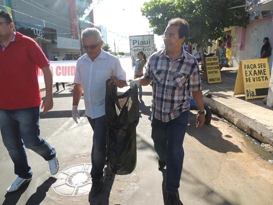 Prefeitura realiza mutirão de limpeza e instala lixeiras e bicicletários - Imagem 5