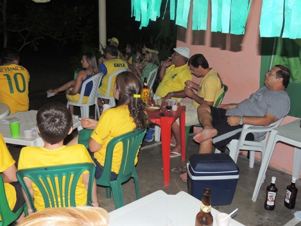 Vereador Chico Osmar recepciona familiares e amigos para assistirem jogo do Brasil - Imagem 9