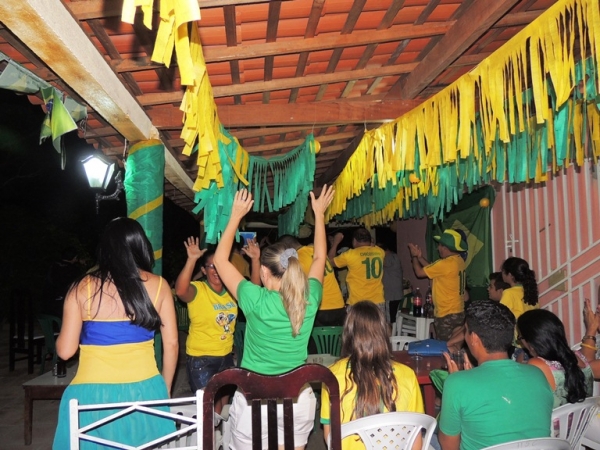 Vereador Chico Osmar recepciona familiares e amigos para assistirem jogo do Brasil - Imagem 15