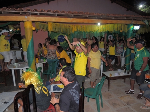 Vereador Chico Osmar recepciona familiares e amigos para assistirem jogo do Brasil - Imagem 13