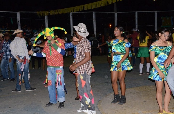 Projovem urbano de Santo Inácio do Piauí promove quadrilha   - Imagem 1