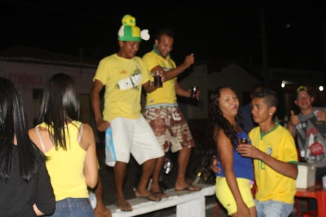 Ipiranguenses vão as ruas comemorar mais uma vitória de nossa Seleção - Imagem 18