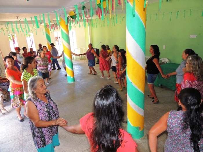 Grupo de idosos participa de festa junina - Imagem 12