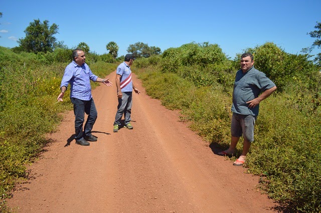Prefeito Bernildo Val visita zona rural e autoriza recuperação de estrada vicinal