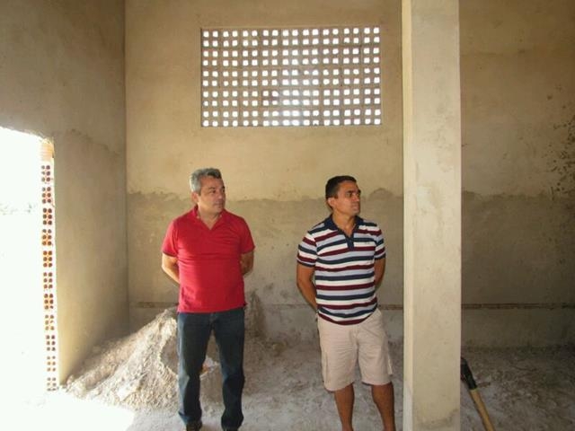 Prefeito Edílson Capote visita obras de matadouro público - Imagem 16