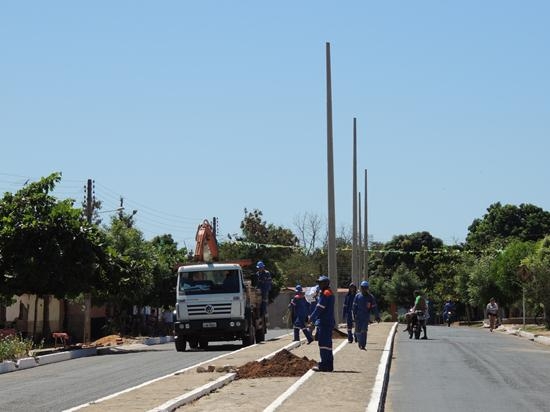 Postes de iluminação estão sendo instalados na avenida José Miguel - Imagem 3