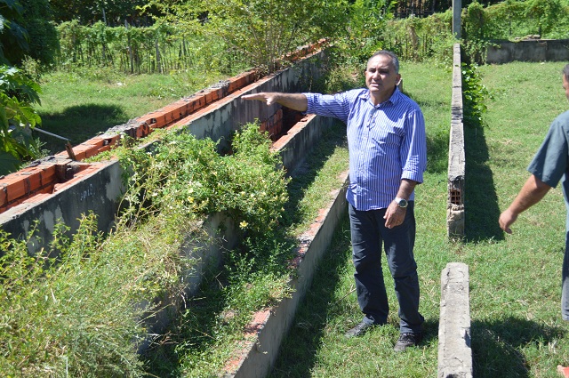 Bernildo Val visita obra abandonada pela gestão passada que terão serviços retomados