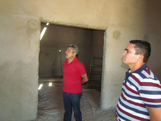 Prefeito Edílson Capote visita obras de matadouro público - Imagem 6