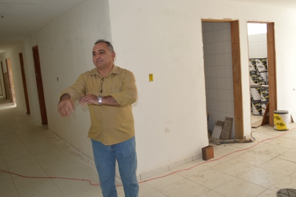 Com cerca de 80% das obras concluídas, hospital de Buriti dos Lopes recebe visita do prefeito - Imagem 2