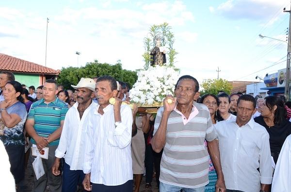 Centenas de fies participam da procissão de Santo Inácio de Loyola   - Imagem 17