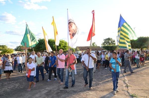 Centenas de fies participam da procissão de Santo Inácio de Loyola   - Imagem 2