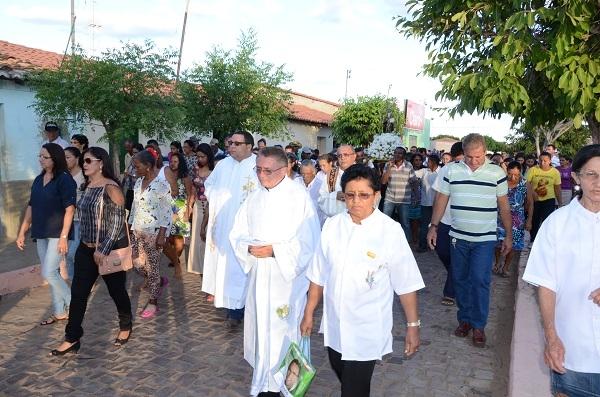 Centenas de fies participam da procissão de Santo Inácio de Loyola   - Imagem 14