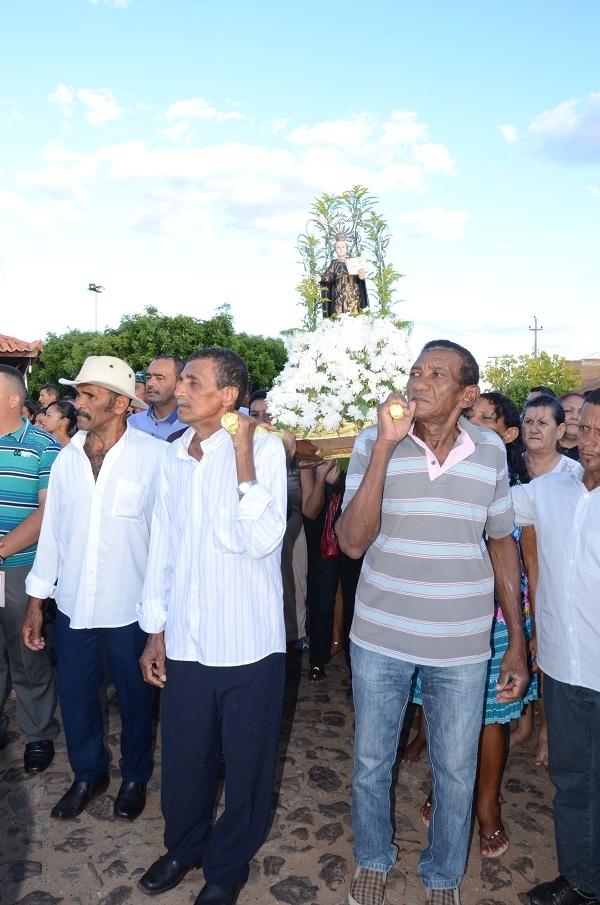Centenas de fies participam da procissão de Santo Inácio de Loyola   - Imagem 18
