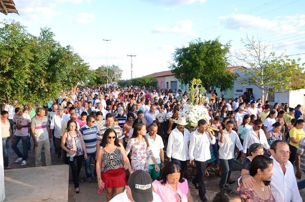 Centenas de fies participam da procissão de Santo Inácio de Loyola   - Imagem 10