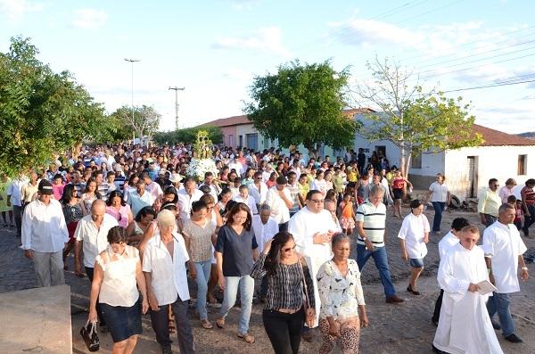 Centenas de fies participam da procissão de Santo Inácio de Loyola   - Imagem 11