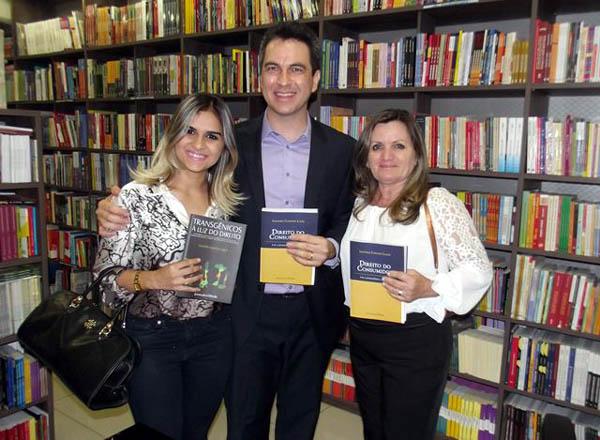 Leandro Lages lota livraria no lançamento de seu segundo livro - Imagem 15