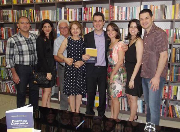 Leandro Lages lota livraria no lançamento de seu segundo livro - Imagem 11