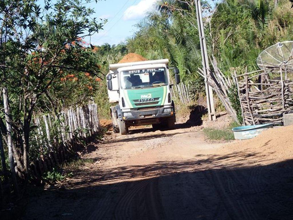Prefeitura Municipal  segue com recuperação das estradas na região da Lagoa Seca