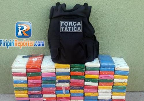 Polícia de Piripiri encontra carro abandonado e cheio de drogas - Imagem 1