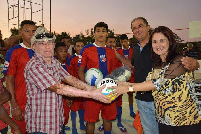 Prefeitura inaugura quadra poliesportiva na comunidade Tucuns em pleno festejo - Imagem 20