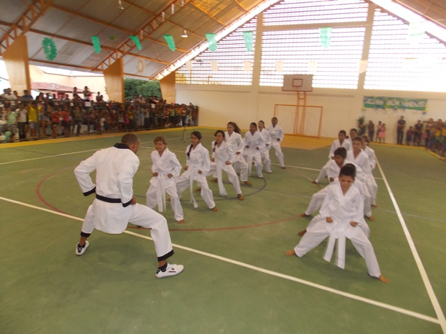 Prefeito Dr. Francisco inaugura Quadra Poliesportiva Coberta da Escola Genésio Moreira - Imagem 32