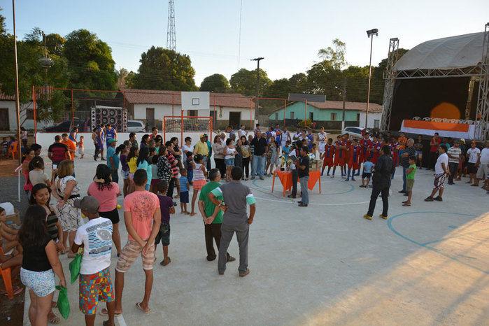 Prefeitura inaugura quadra poliesportiva na comunidade Tucuns em pleno festejo - Imagem 7