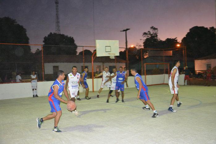 Prefeitura inaugura quadra poliesportiva na comunidade Tucuns em pleno festejo - Imagem 30