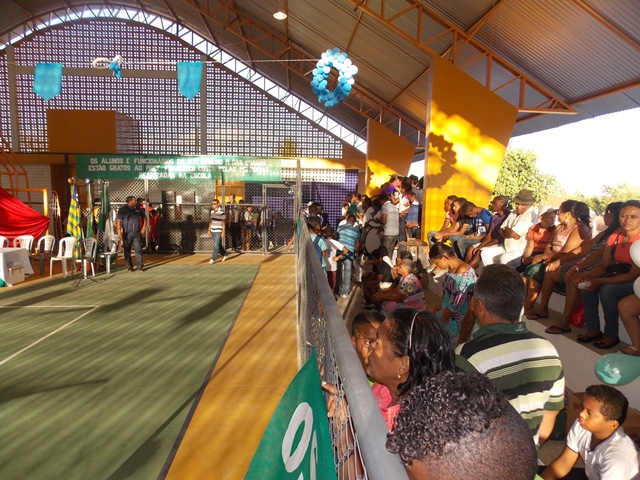 Prefeito Dr. Francisco inaugura Quadra Poliesportiva Coberta da Escola Genésio Moreira - Imagem 4