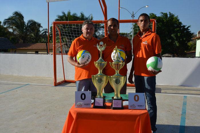 Prefeitura inaugura quadra poliesportiva na comunidade Tucuns em pleno festejo - Imagem 4
