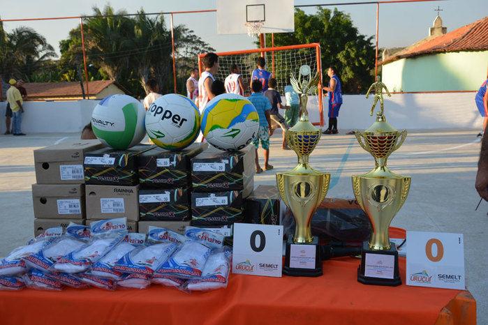 Prefeitura inaugura quadra poliesportiva na comunidade Tucuns em pleno festejo - Imagem 5