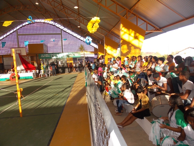 Prefeito Dr. Francisco inaugura Quadra Poliesportiva Coberta da Escola Genésio Moreira - Imagem 2