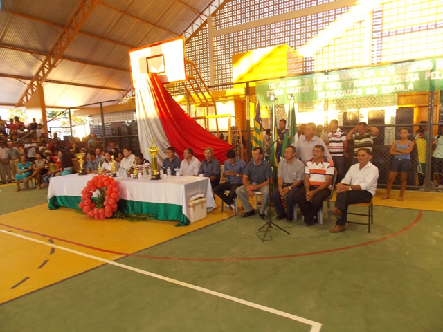 Prefeito Dr. Francisco inaugura Quadra Poliesportiva Coberta da Escola Genésio Moreira - Imagem 31